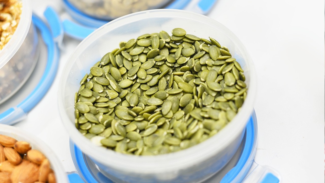 Pumpkin Seeds: రోజు ఒక స్పూను గుమ్మడి గింజలు తినండి చాలు, ఈ ఐదు లాభాలు పొందుతారు