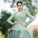 Sreemukhi : ట్రెడిషినల్ లుక్ లో రాములమ్మ ఎంత అందంగా ఉందో చూశారా..?