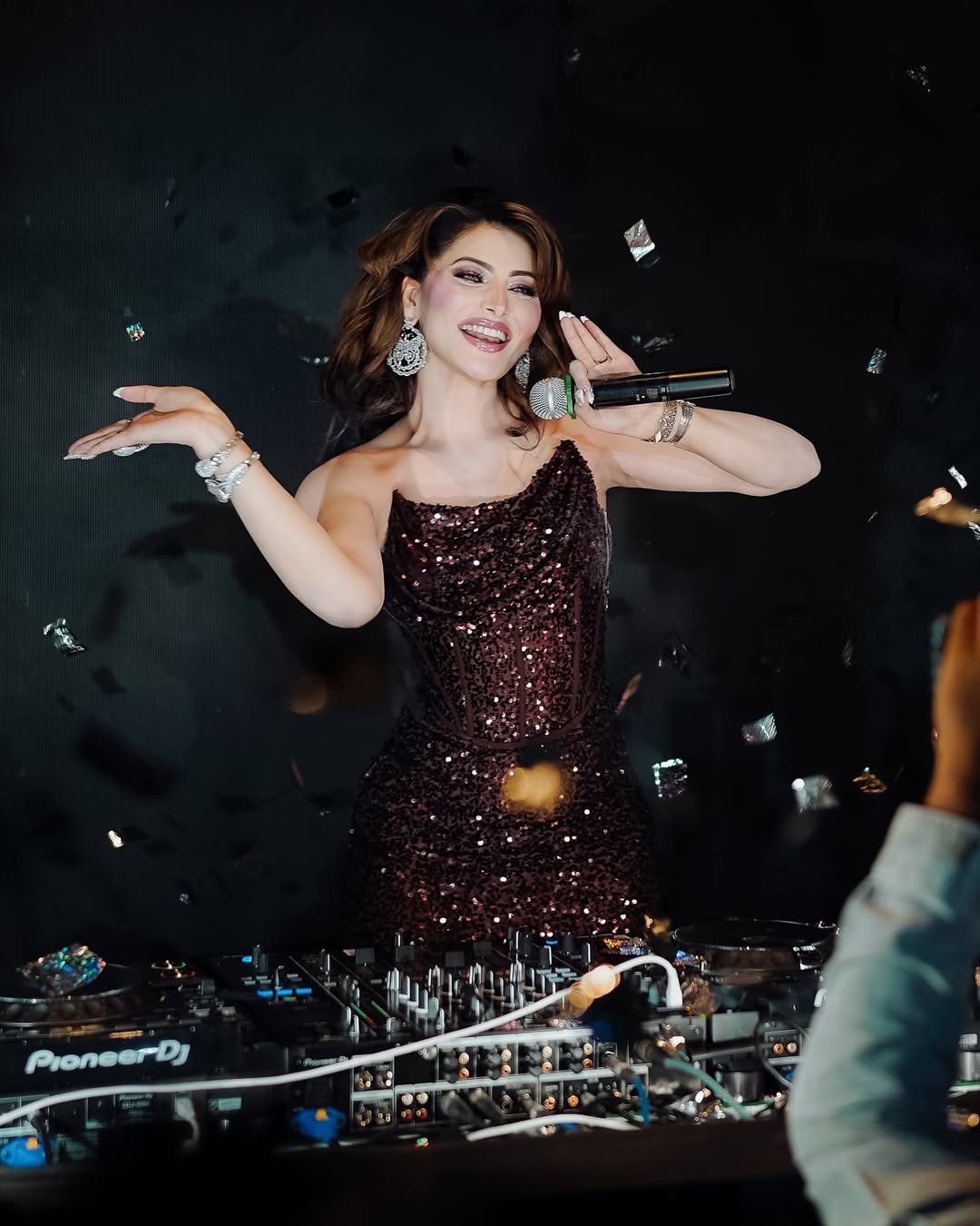 Urvashi Rautela Photo Gallery