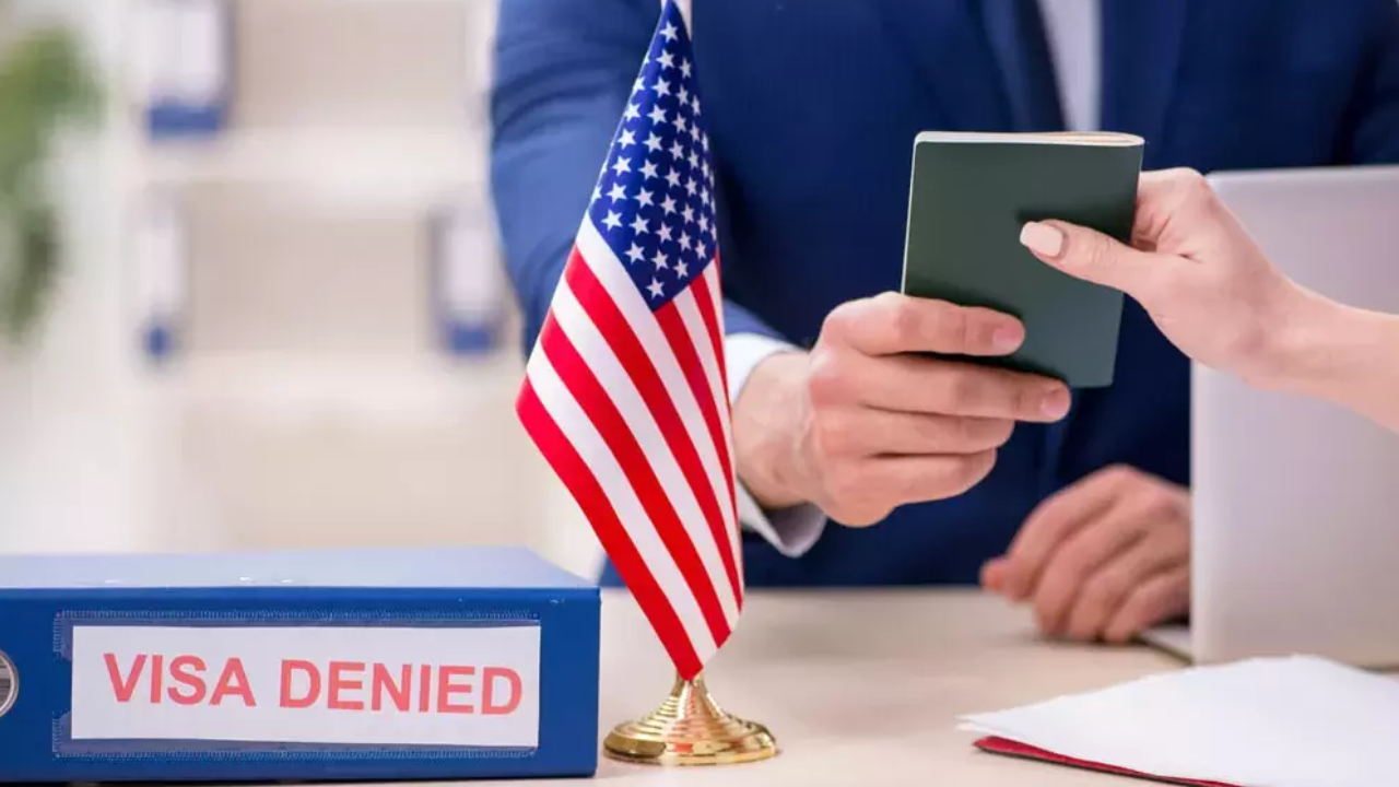 USA F1 Visa : చదువుకునేందుకు అమెరికా వెళ్లడం ఇక కష్టమే – ఈ లెక్కలు చూస్తే మీకే అర్థం అవుతుంది