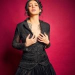 Shruti Haasan: బ్లాక్ డ్రెస్‌లో శృతి.. చిన్న పిల్లలా రెడీ అయ్యి ఫోటోలు