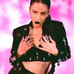 Shruti Haasan: కంటి చూపుతోనే కవ్విస్తున్న శృతి.. బ్లాక్ అవుట్ ఫిట్ లో గ్లామర్ షో..!