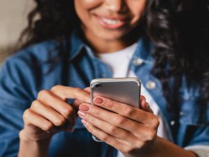 Mobile Recharge: 365 రోజుల వ్యాలిడిటీ 1,999 రీచార్జ్ లో Airtel, Vi, BSNL ఎవరిది బెస్ట్ ఆఫర్