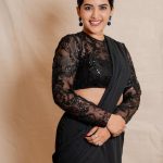 Sravanthi Chokarapu : బ్లాక్  శారీలో కేక పుట్టిస్తున్న స్రవంతి.. మతిపోగొడుతుంది..