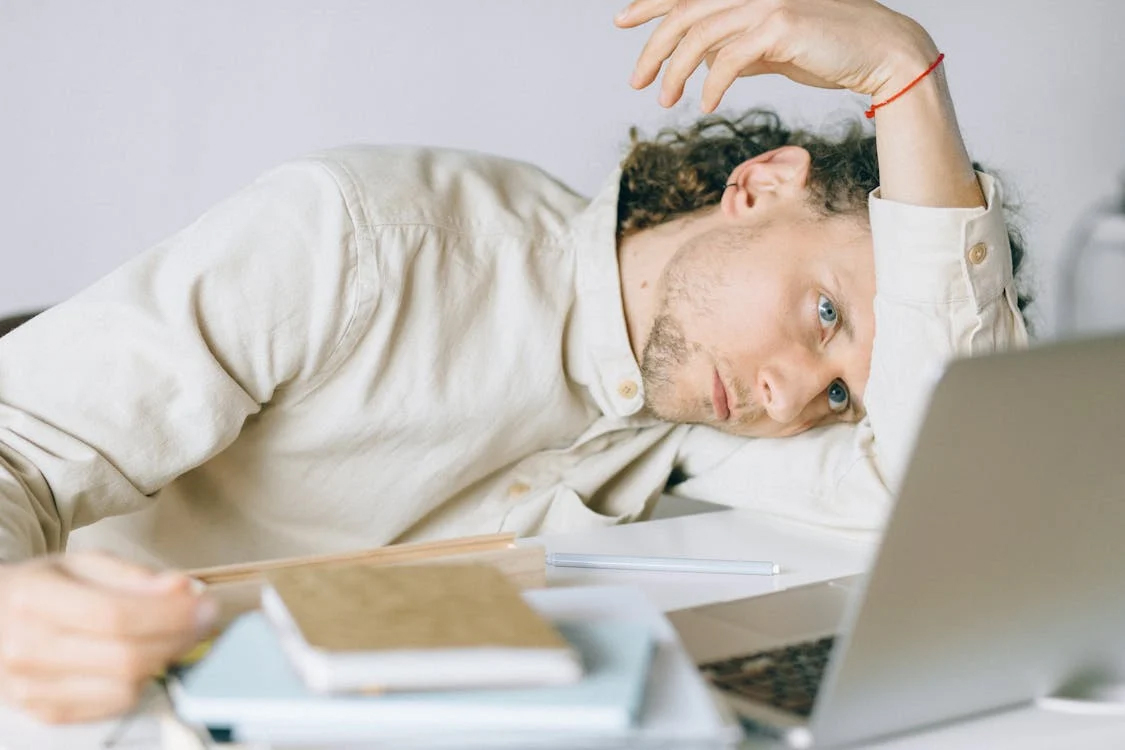 Imposter Syndrome: చిన్న విషయానికి కూడా చాలా బాధ పడిపోతున్నారా..? ఇంపోస్టర్ సిండ్రోమ్ కావొచ్చు