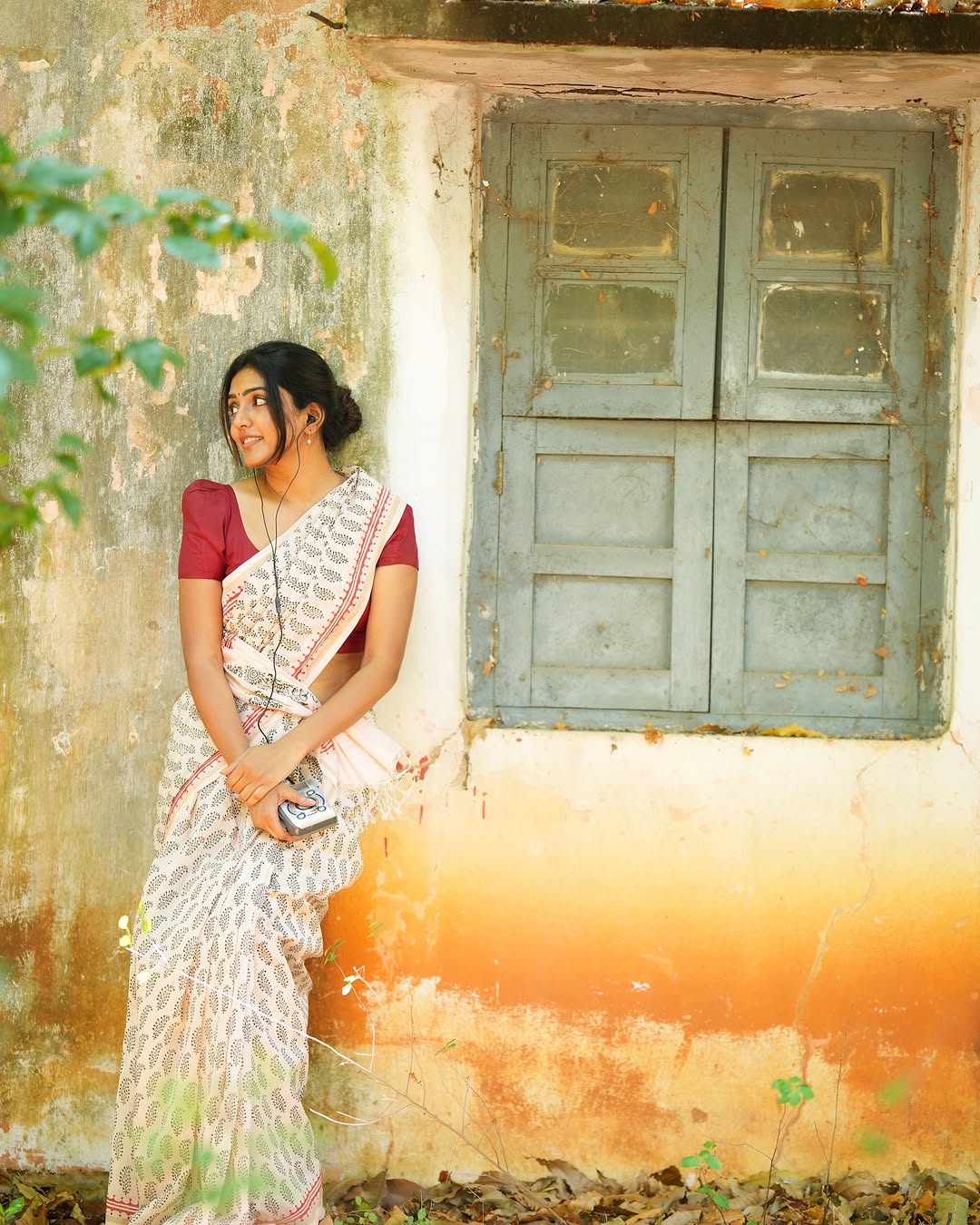Actress Eesha Rebba Photo Gallery