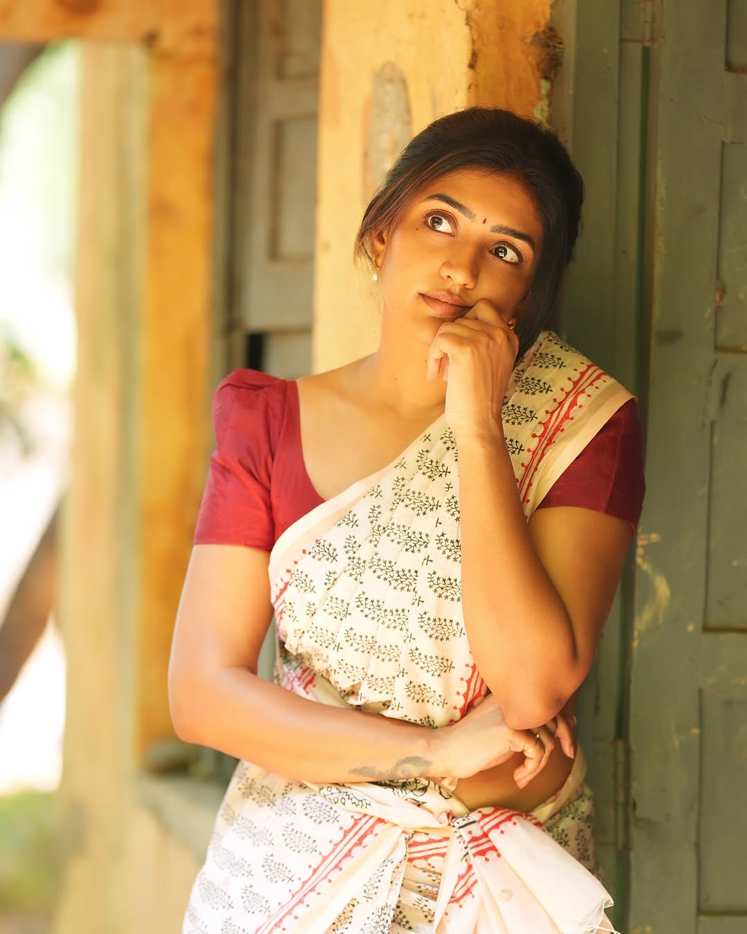 Actress Eesha Rebba Photo Gallery