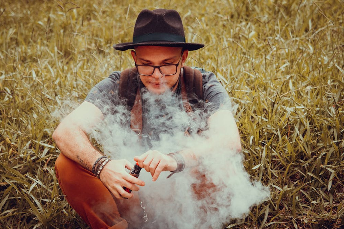 Vaping: సిగరెట్ల కన్నా వేపింగ్ ప్రమాదకరమా..? వీటికి బానిసలుగా మారితే అంతేనా..?