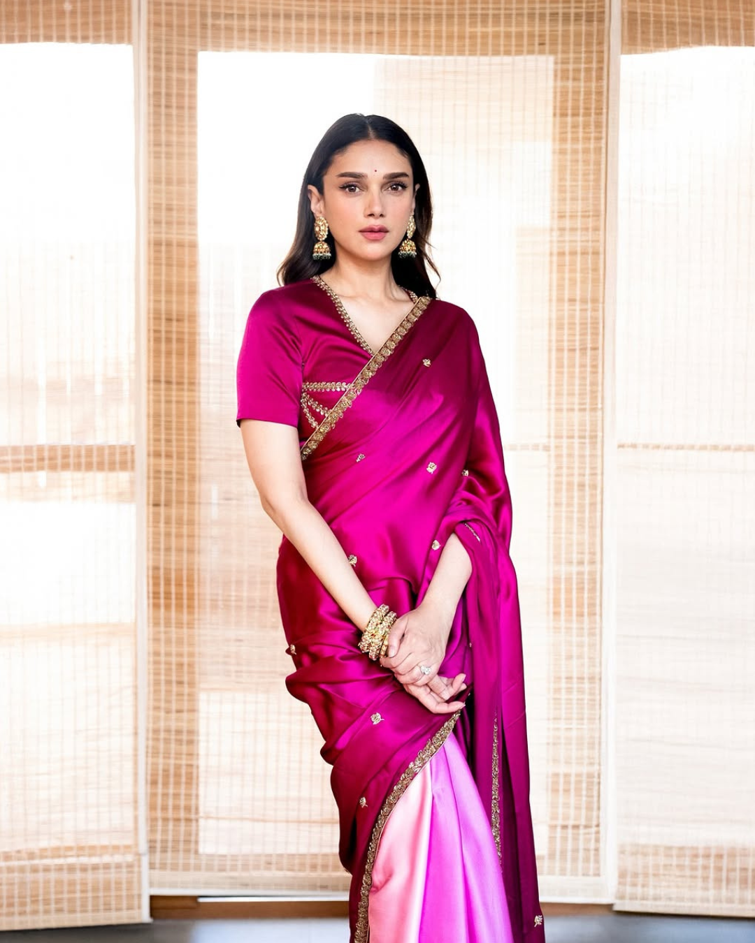 Aditi Rao Hydari : శారీలో అదితి ట్రెడిషినల్ లుక్ అదిరింది.. ఎంత అందంగా ఉందో..