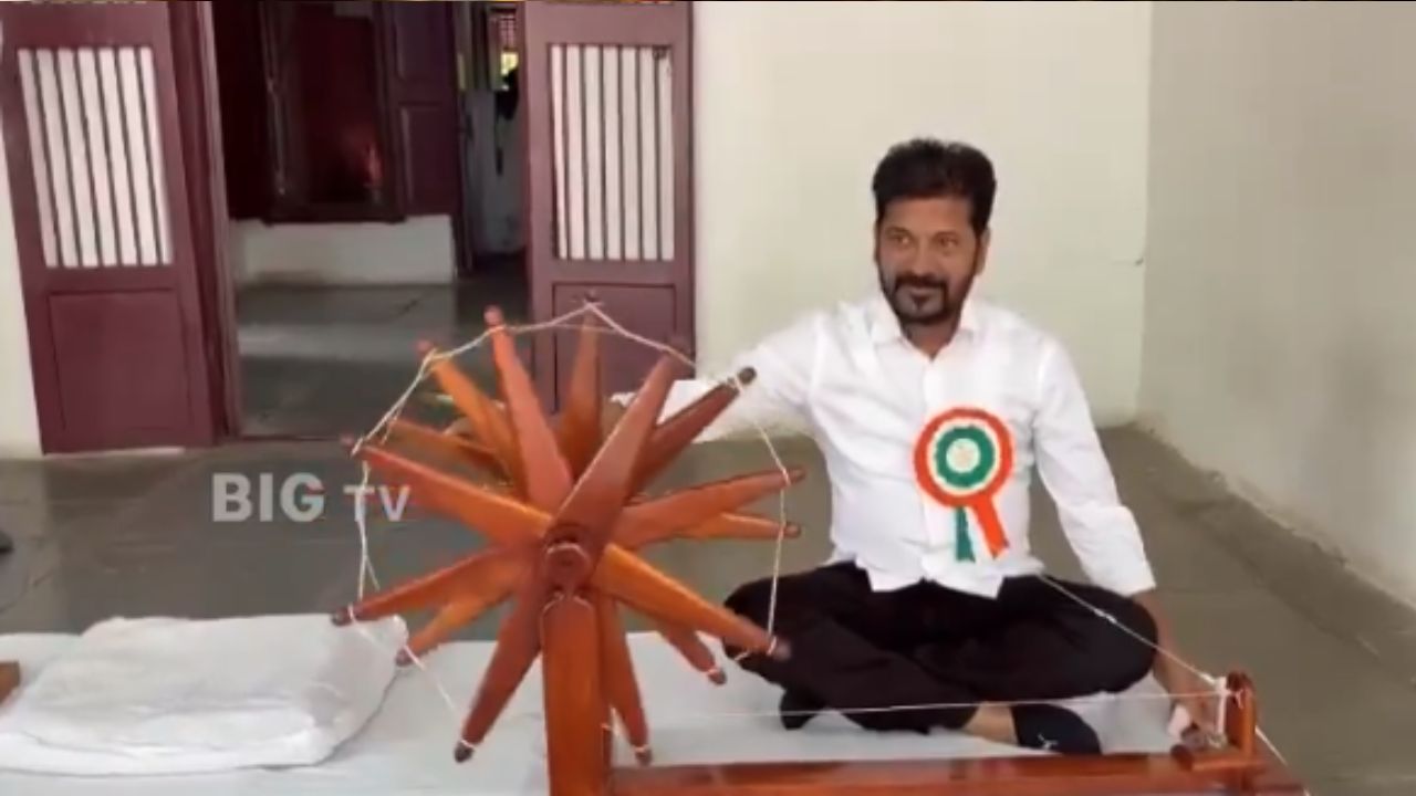 CM Revanth Reddy: సబర్మతీ ఆశ్రమంలో చరఖా తిప్పిన సీఎం రేవంత్ రెడ్డి