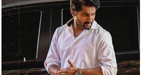 Hyderabad : వైరుకు వేలాడిన తాగుబోతు.. గాల్లో ప్రాణాలు.. పైనుంచి పడేసరికి..