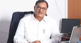 Rashmika: రష్మికకి చెక్ పెట్టనున్న గ్లోబల్ స్టార్.. అయోమయంలో నేషనల్ క్రష్..!