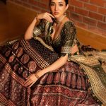 Neha Shetty: బ్లాక్ లెహెంగాలో మెరిసిపోతున్న నేహా శెట్టి.. మత్తెక్కించే చూపులతో వల