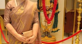 Anna Lezhneva : కొడుకు ఆరోగ్యం కోసం... గుండుతో పవన్ భార్య... ఫోటోలు వైరల్