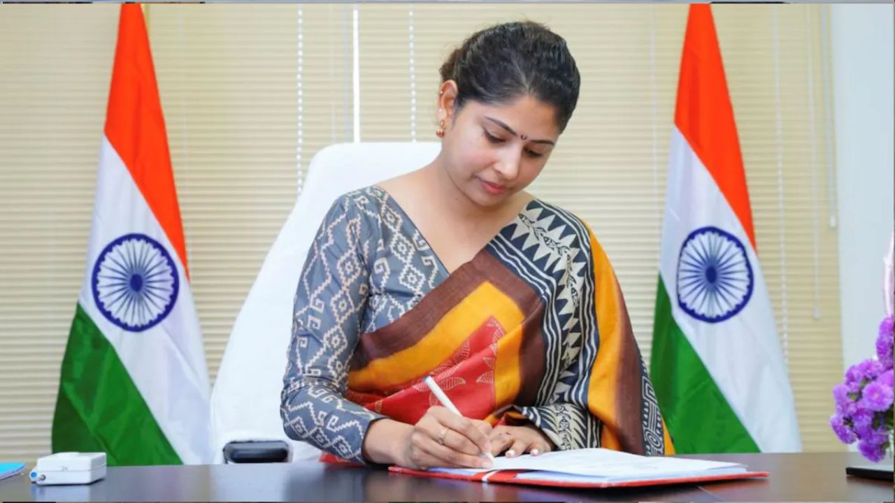 HCU : ఆ 2వేల మందిపై.. సర్కారును గిల్లుతున్న స్మిత?