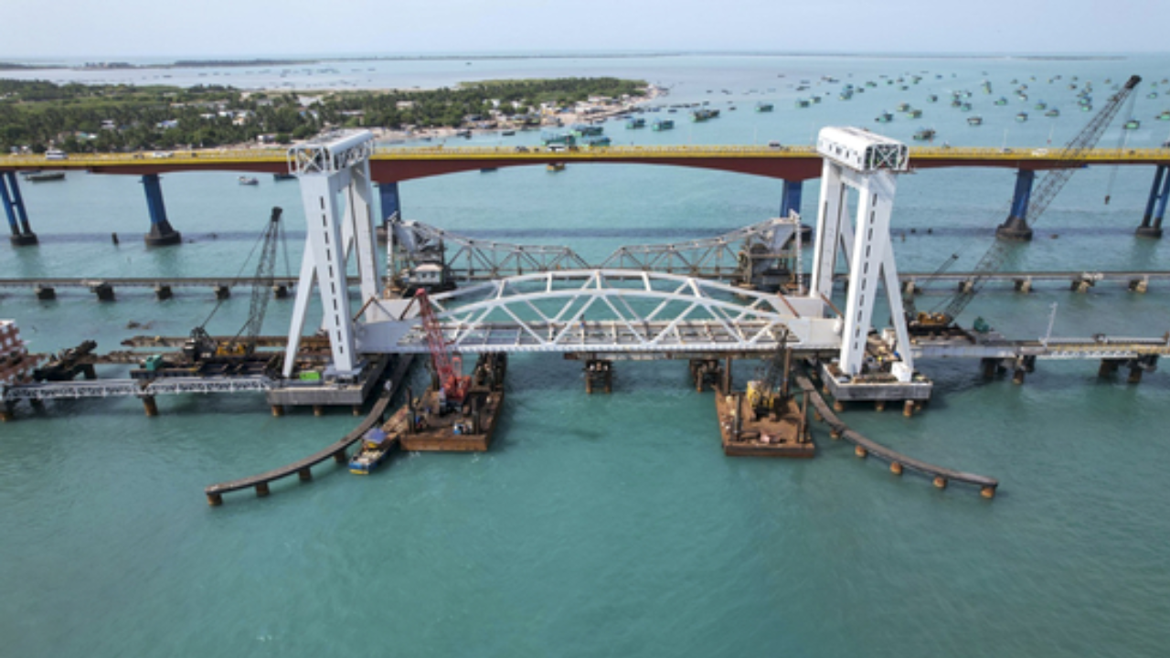 Pamban bridge: నిటారుగా పైకిలేచే రైలు వంతెన.. మోదీ ప్రారంభించే పంబన్ బ్రిడ్జ్ విశేషాలివే..!