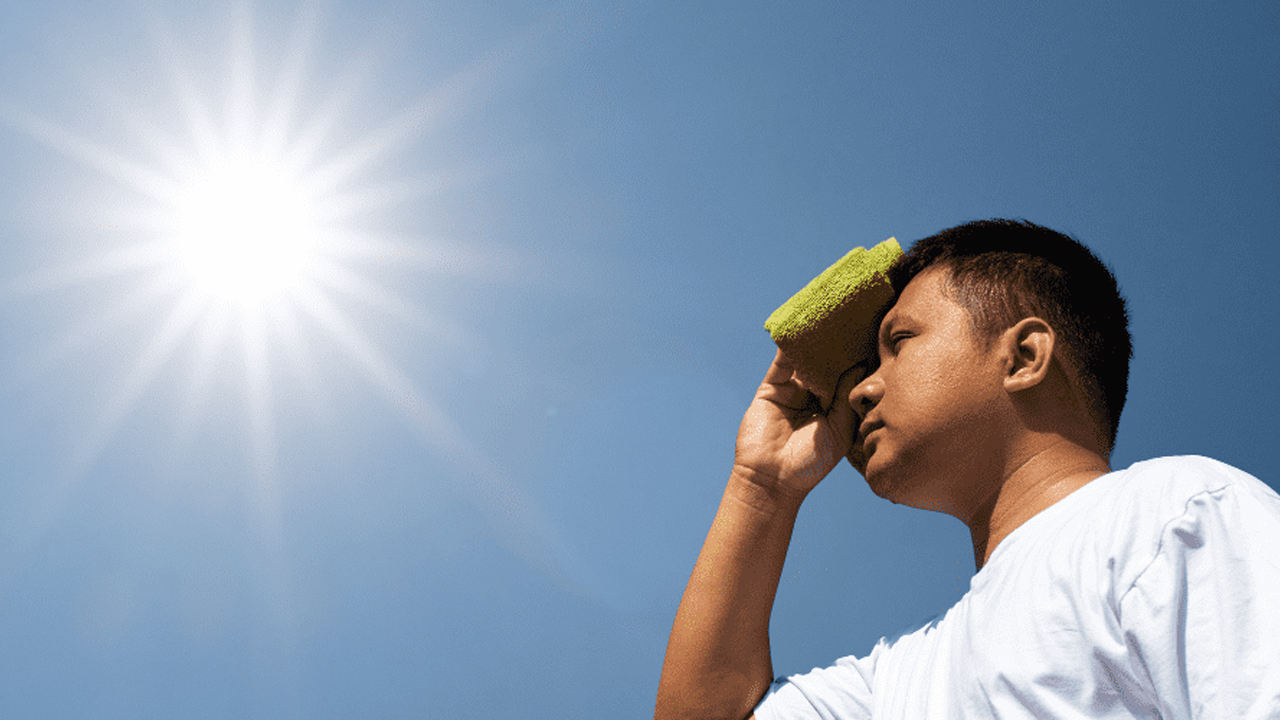 Heat Stroke: తెలుగు రాష్ట్రాల్లో భానుడు ఉగ్రరూపం.. ఒకే రోజు 11 మంది మృతి