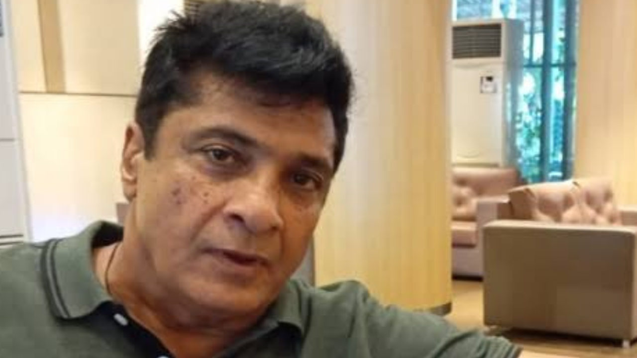 Breaking : బాలీవుడ్ ఇండస్ట్రీలో విషాదం.. ప్రముఖ నిర్మాత కన్నుమూత..
