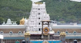 Kakinada: భర్త డ్యూటీలో.. ప్రియుడితో భార్య ఆ పనిలో.. భలే దొరికారు