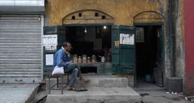 Tea Stall: ఒక శతాబ్దపు నమ్మకం.. వందేళ్లుగా స్టాఫ్ లేకుండానే నడుస్తున్న టీ స్టాల్..!