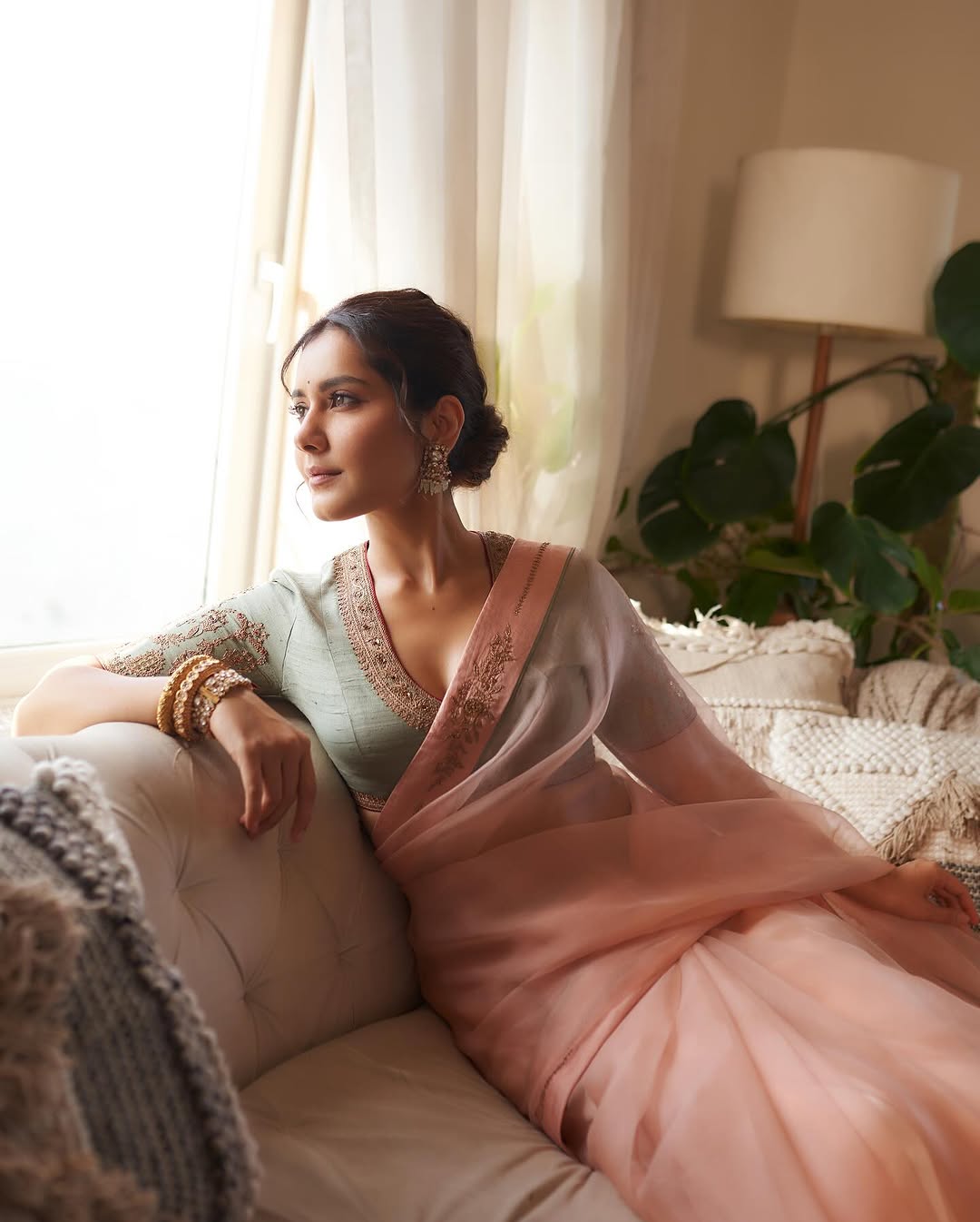 Raashii Khanna Photo Gallery
