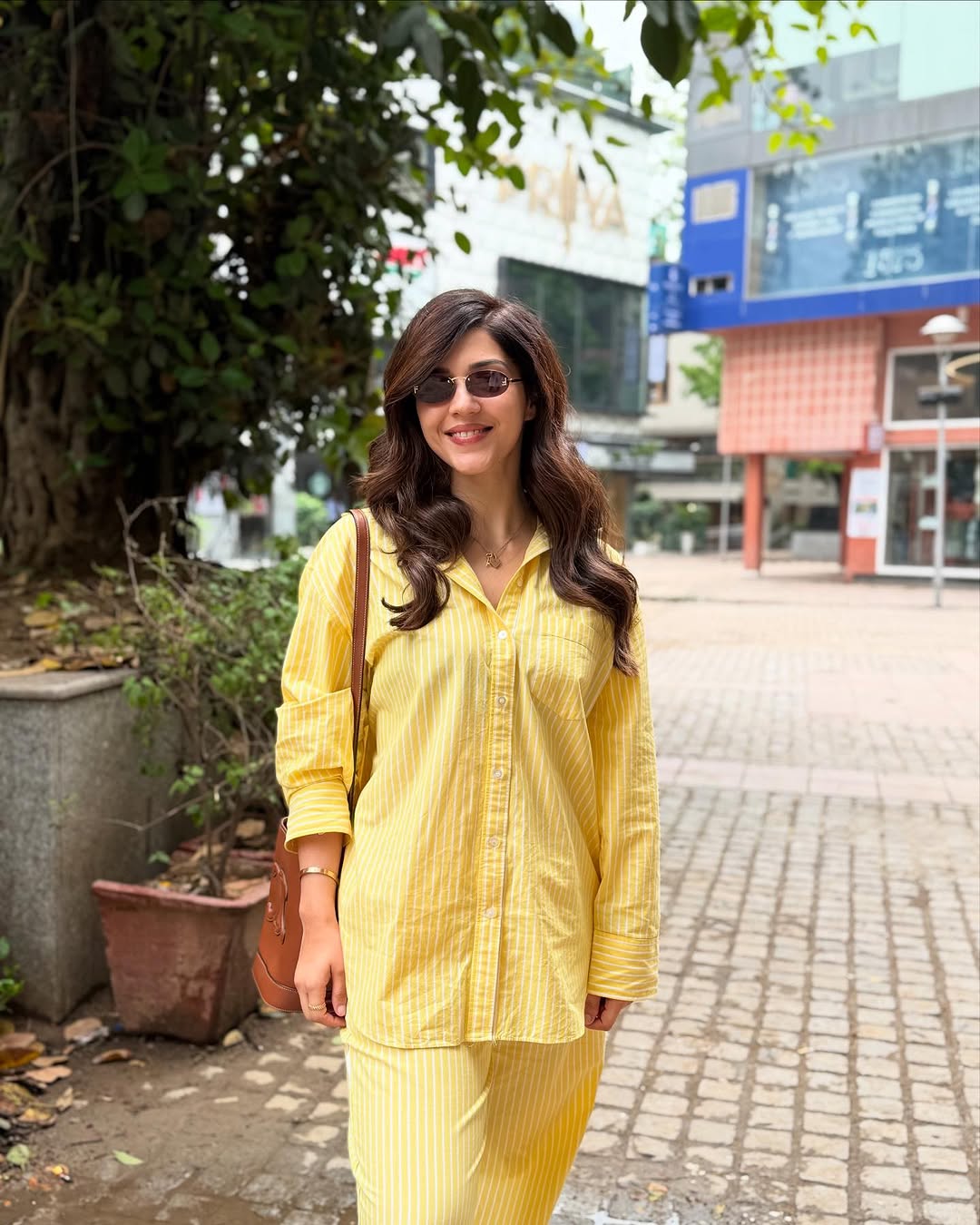 Actress Mehreen pirzaada Photo Gallery