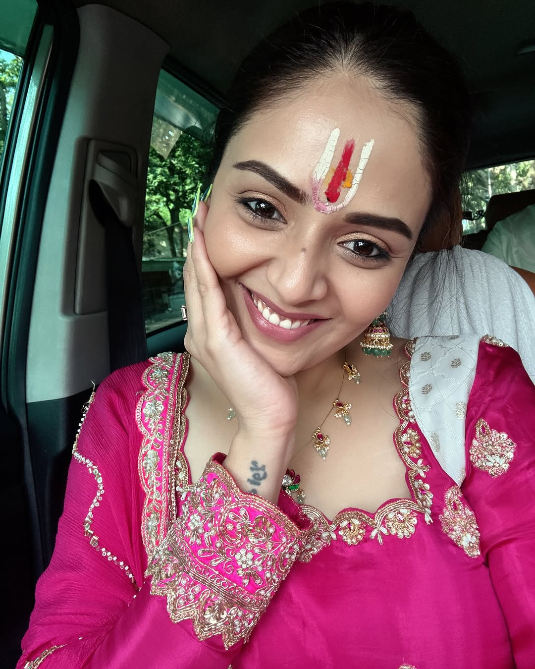 Actress Sreemukhi Photo Gallery
