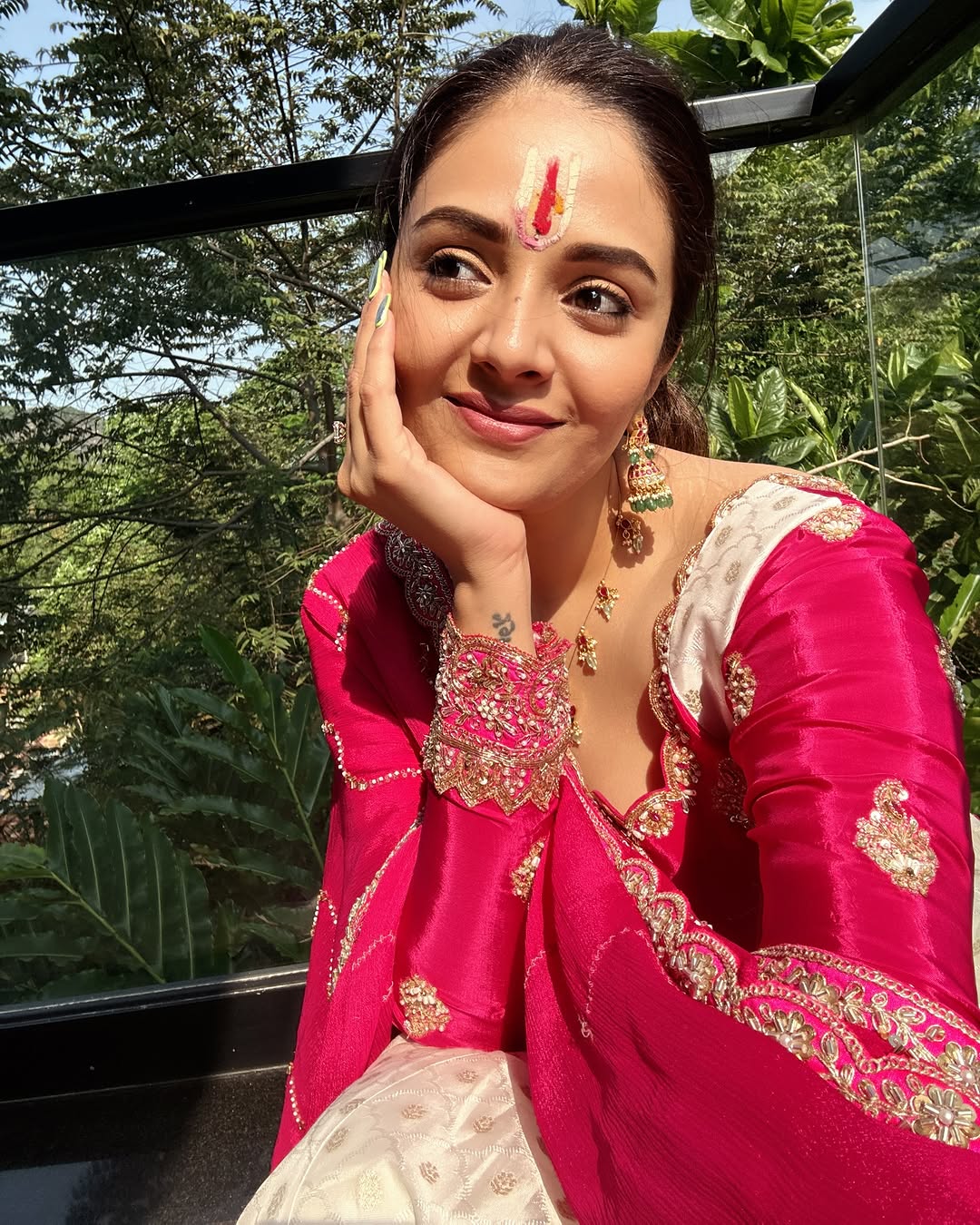 Actress Sreemukhi Photo Gallery