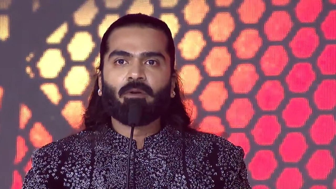Simbu : అందుకే నాన్నను రావద్దు అని చెప్పాను, స్టేజ్ పై ఏడ్చేసిన శింబు