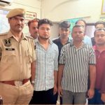 Viral News : ఖాకీలకు లంచం ఇచ్చి.. భార్య, గర్ల్‌ఫ్రెండ్‌తో ఎంజాయ్ చేసిన ఖైదీలు.. కట్ చేస్తే..