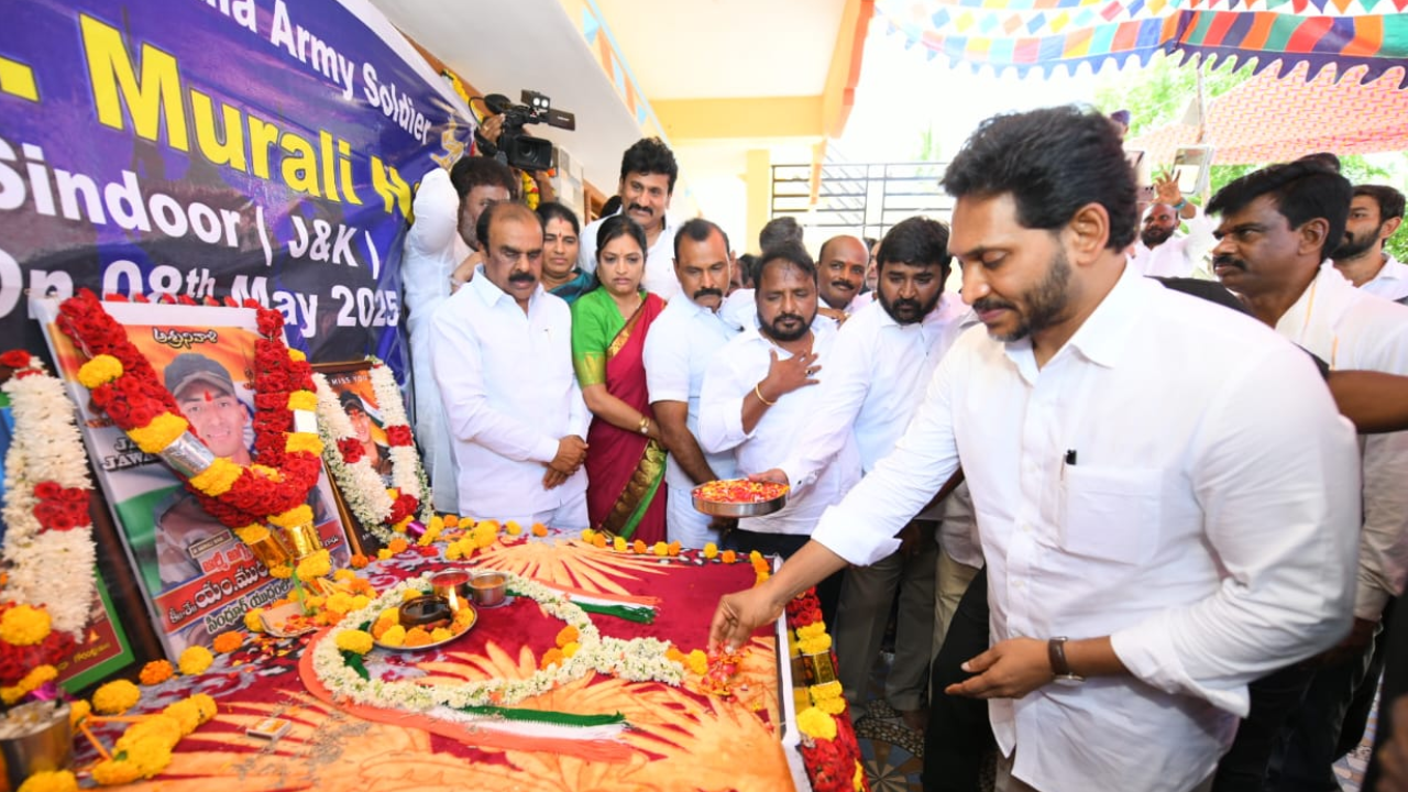 YS Jagan – Murali Nayak: జవాన్ ఆర్థిక సాయంపై కూడా రాజకీయాలేనా..? జగన్ మీకిది తగునా..?