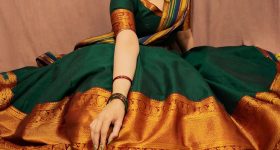 SreeMukhi: పట్టు పరికిణిలో మరింత సాంప్రదాయంగా కనిపిస్తున్న శ్రీముఖి..!