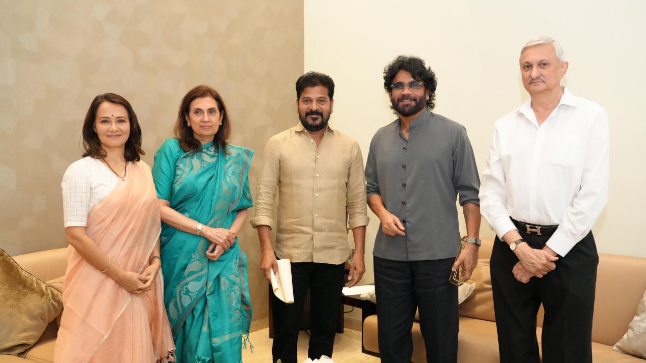Nagarjuna : కుటుంబంతో సహా సీఎం రేవంత్‌ను కలిసిన నాగార్జున.. మ్యాటర్ ఏంటంటే..?