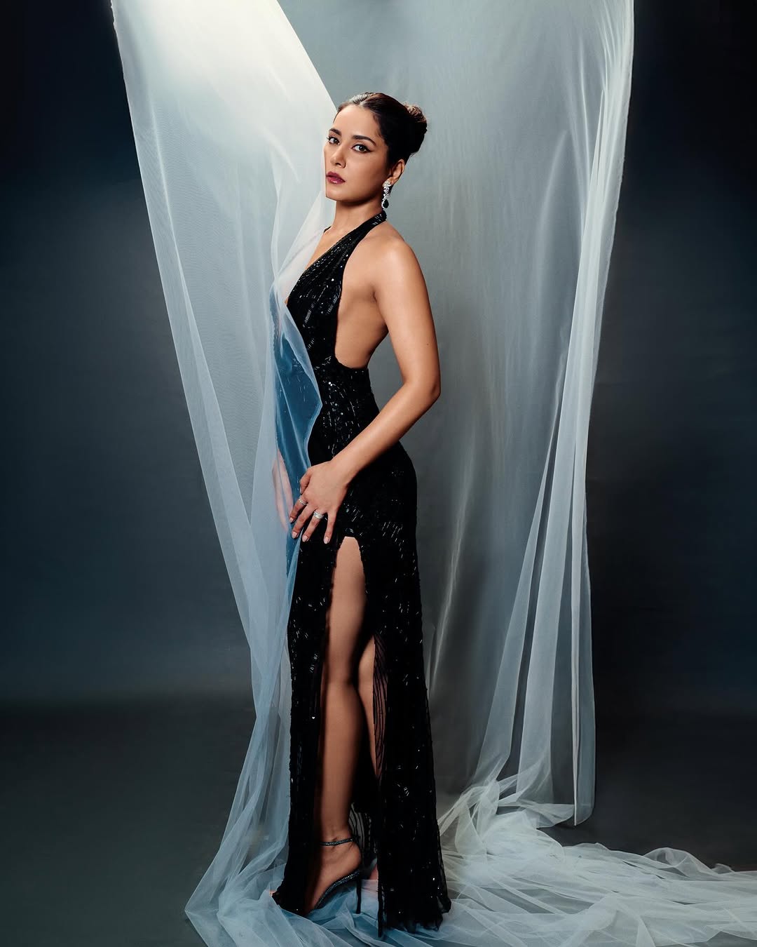 Raashii Khanna Photo Gallery