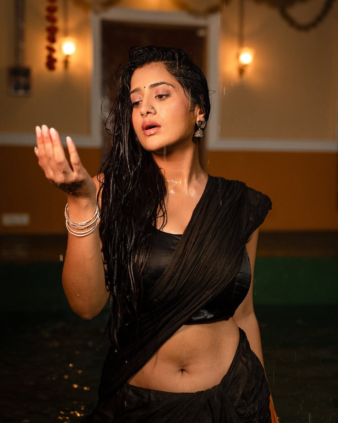 Actress Raashi Singh Photo Gallery