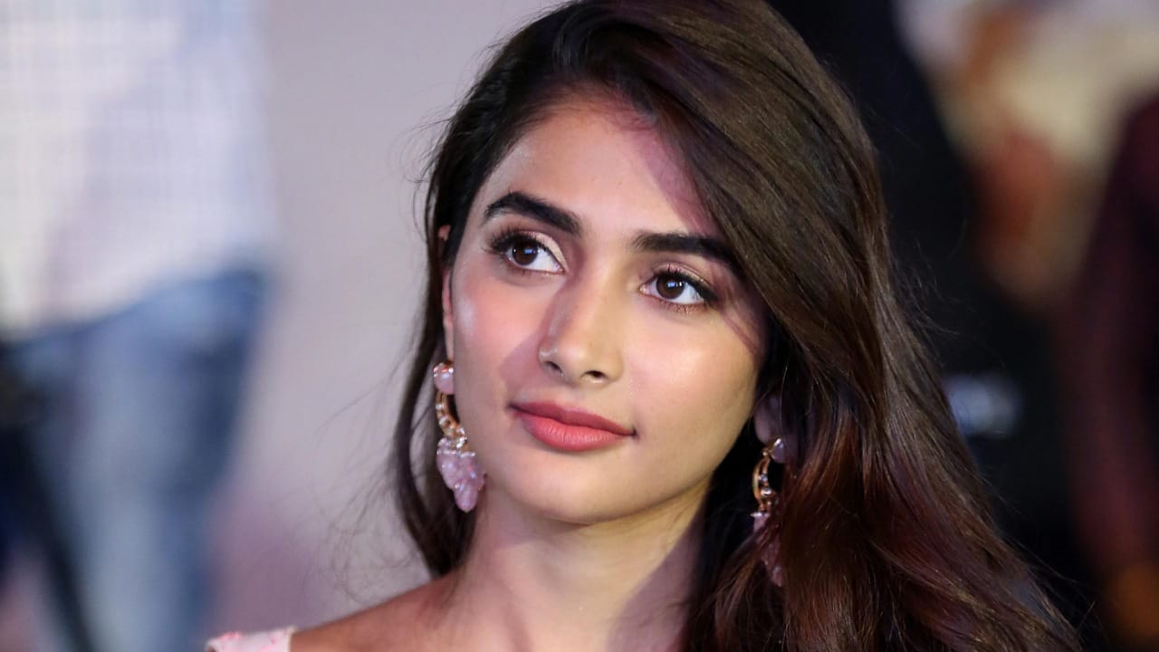 Pooja Hegde: కెరియర్ కష్టాలు.. మళ్లీ వారిని గోకుతున్న పూజ.. ఎంత కష్టమొచ్చింది?