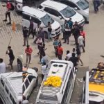 Viral Video : కేదార్‌నాథ్‌లో పొట్టుపొట్టు కొట్టుకున్న యాత్రికులు.. వీడియో వైరల్