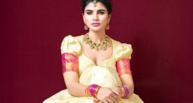 Jabardast Varsha: పైట తీసి మరీ పరువాలతో పిచ్చెక్కిస్తున్న వర్ష!