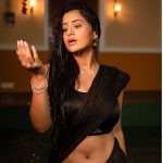 Raashi Singh: తడి అందాలతో చెమటలు పట్టిస్తున్న రాశి సింగ్.. నాభికే ఉక్కిరి బిక్కిరి అవుతూ!