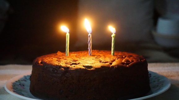 Birthday Candles: పుట్టినరోజున బర్త్ డే కొవ్వొత్తులని ఆర్పడం మంచిదా కాదా? శాస్త్రాలు ఏం చెబుతున్నాయి?