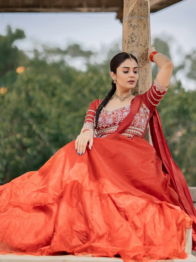 Sreemukhi Photo Gallery