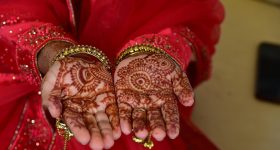Mehendi Removing: మెహెందీని చేతినుండి త్వరగా తొలగించాలనుకుంటున్నారా? ఈ ఐదు చిట్కాలు పాటించండి