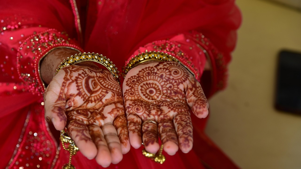 Mehendi Removing: మెహెందీని చేతినుండి త్వరగా తొలగించాలనుకుంటున్నారా? ఈ ఐదు చిట్కాలు పాటించండి