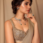 Krithi Shetty : అబ్బా.. ఏముంది బేబమ్మ.. చూపు తిప్పుకోవడం కష్టమే..