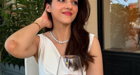 Mehareen Pirzada : చేతిలో వైన్ గ్లాస్ పట్టుకొని మెహ్రీన్ కొంటె పోజులు.. బాపురే టూ మచ్..