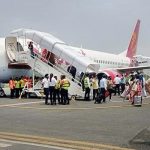 Shamshabad Airport: శంషాబాదులో హై టెన్షన్.. తిరుపతి విమానంలో పొగలు?