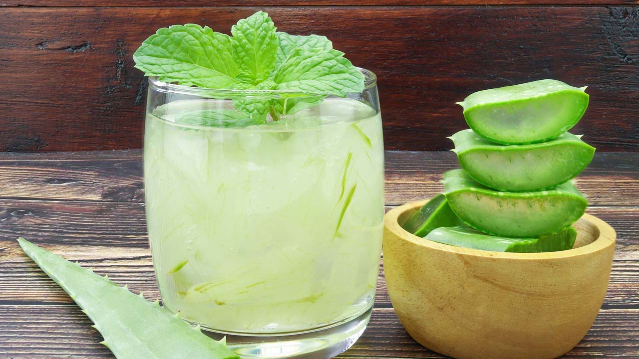 Aloe vera juice: ప్రతి రోజు ఒక్క గ్లాస్ ఈ జ్యూస్ తాగితే..100 రకాల రోగాల నుంచి తప్పించుకోవచ్చు !