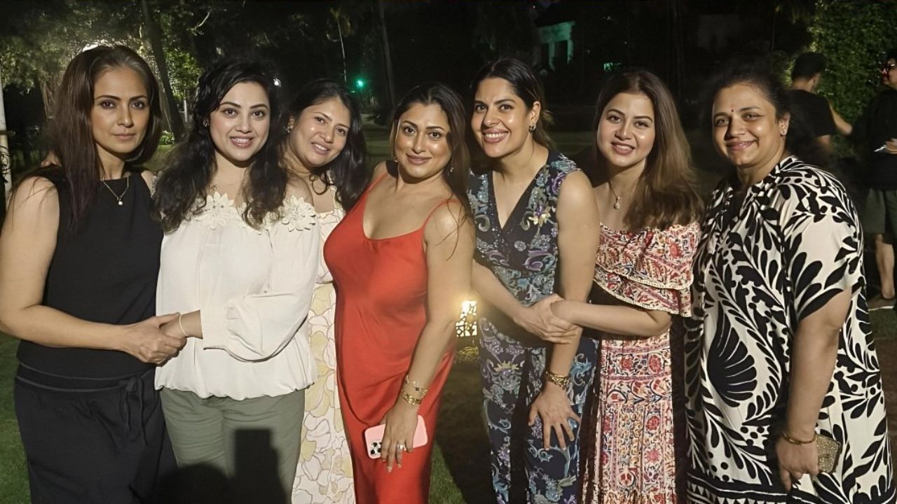 Star Actress: కన్నులవిందుగా ఒకే చోట చేరిన సీనియర్ తారలు.. ఇప్పటికీ చెరగని అందం ఆమె సొంతం!