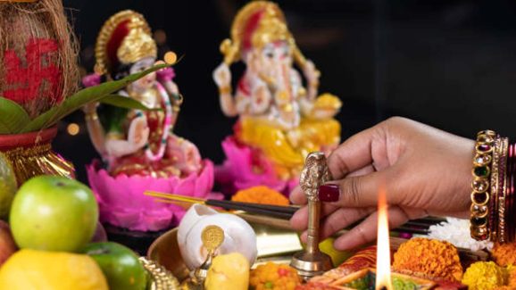 Sravana Masam 2025: శ్రావణ మాసంలో ఈ పరిహారాలు చేస్తే.. అప్పుల బాధలే ఉండవు