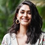 Mrunal thakur: రోడ్డు పై ఆ పని చేస్తూ దర్శనమిచ్చిన మృణాల్.. సింప్లిసిటీకి ఫిదా?
